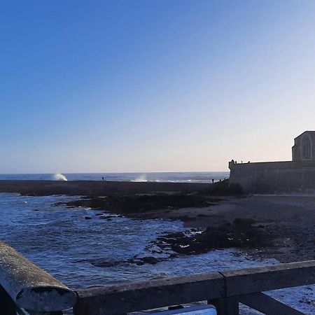 Maison De Pecheur Renovee Avec Cour Proche Du Port 莱萨布勒-多洛讷 外观 照片