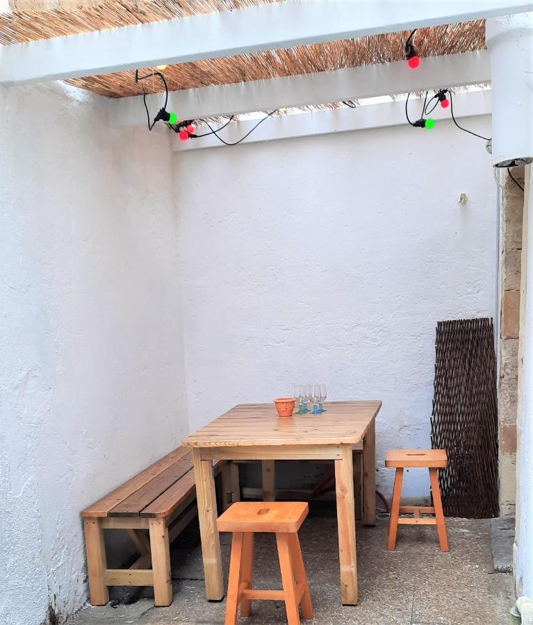 Maison De Pecheur Renovee Avec Cour Proche Du Port 莱萨布勒-多洛讷 外观 照片