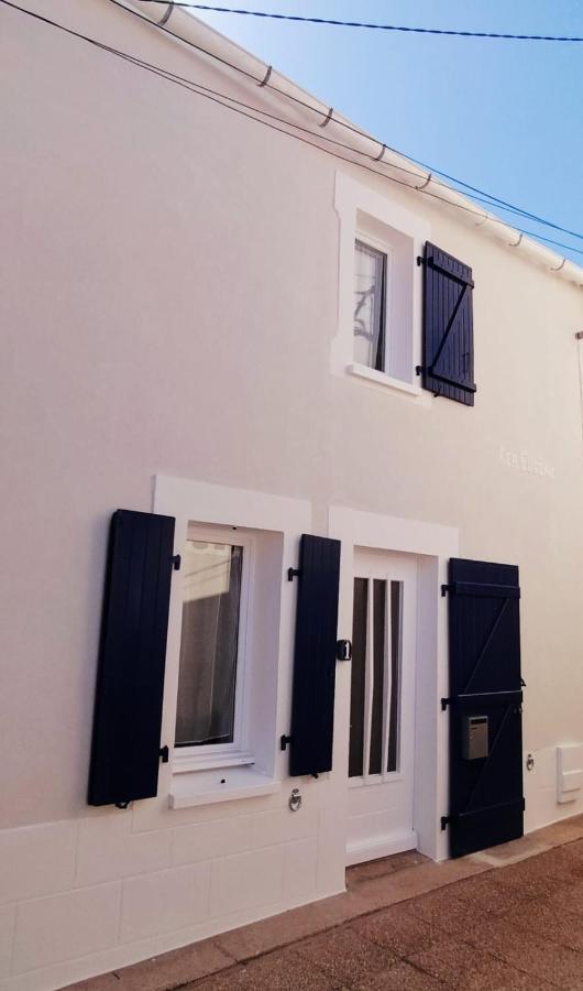 Maison De Pecheur Renovee Avec Cour Proche Du Port 莱萨布勒-多洛讷 外观 照片