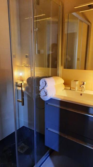Maison De Pecheur Renovee Avec Cour Proche Du Port 莱萨布勒-多洛讷 外观 照片